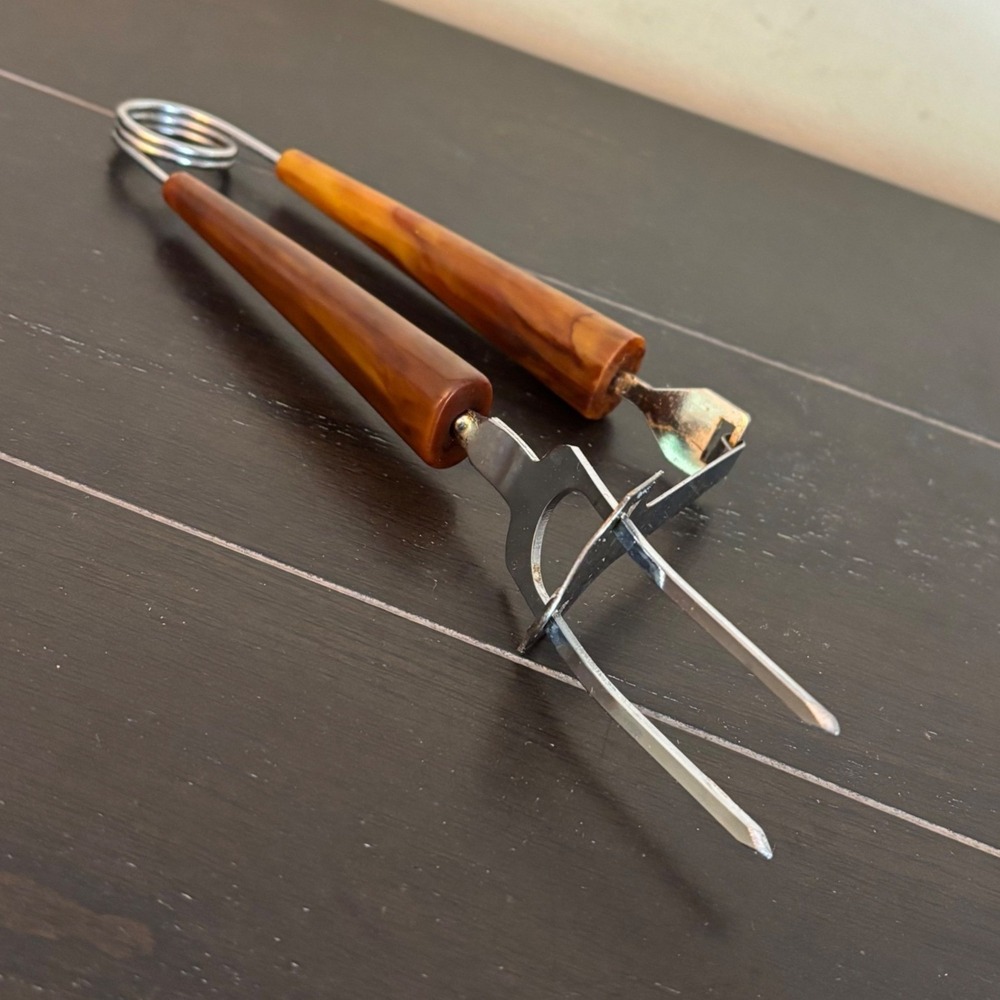Vintage MCM Spring Action Serving Tongs |‎ Bakelite | Marbled Amber Handles | 9"
